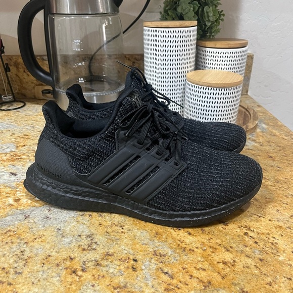 Adidas Ultraboost size 8.5 - Picture 1 of 9